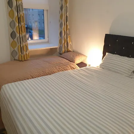 Newly Furnished Flat 4 Minutes Walk To Metro Apartment Glasgow Exterior photo