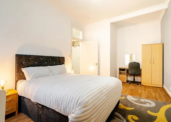Newly Furnished Flat 4 Minutes Walk To Metro