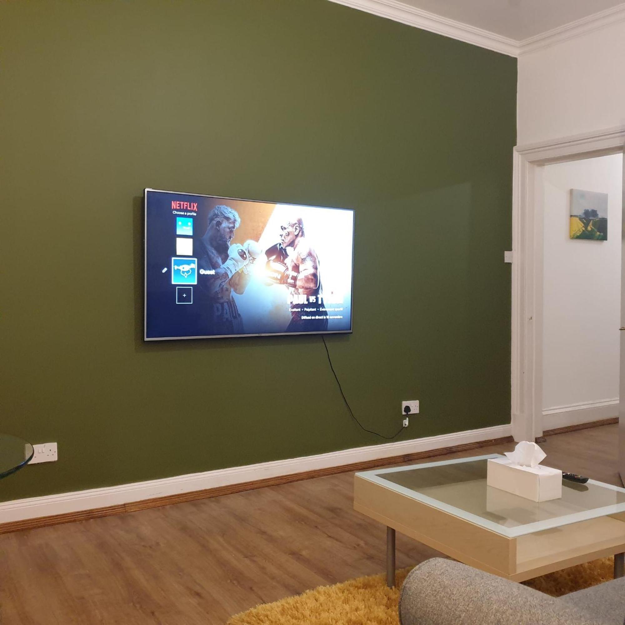 Apartment Newly Furnished Flat 4 Minutes Walk To Metro *